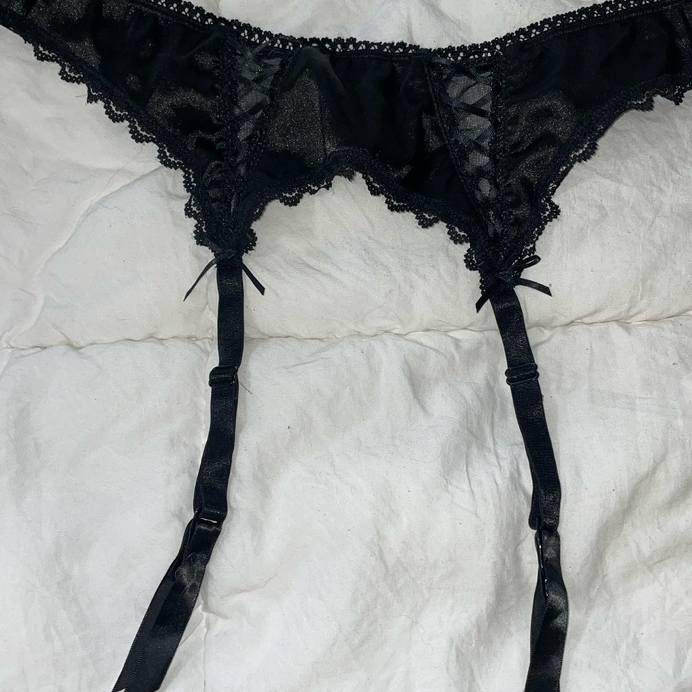 Frederick’s of Hollywood Black Garter